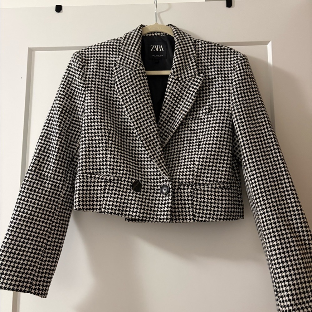 Zara Women's Black and White Houndstooth Cropped Blazer